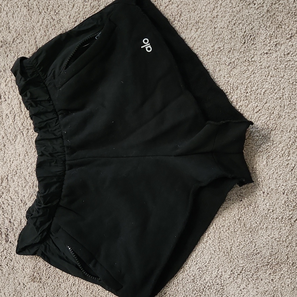 ALO Yoga Women's Playmaker Dolphin Short In Black